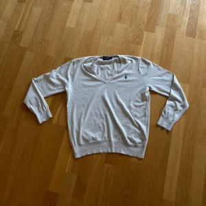 Ralph Lauren Tröja - Ralph Lauren Tröja | Skick: 9/10 - Storlek: S - Nypris: 1800 - Vårt pris: 299