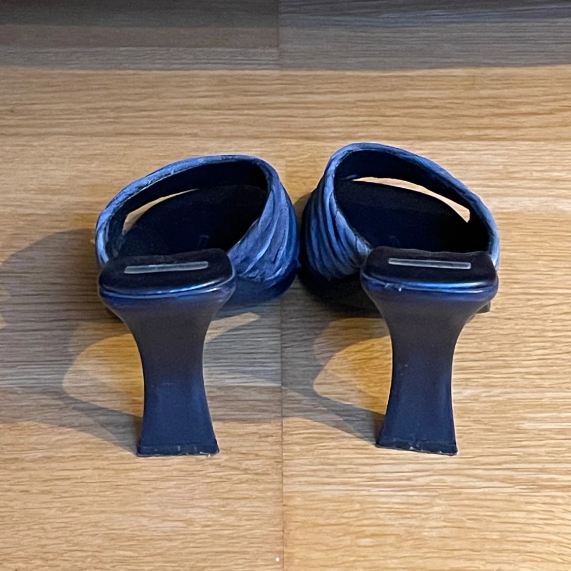 Pumps med öppen tå/sandaletter  - 3