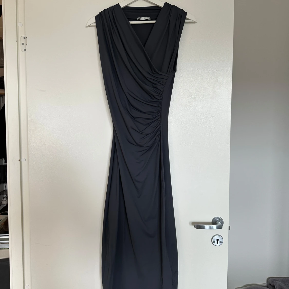 Svart omlottklänning från Zara