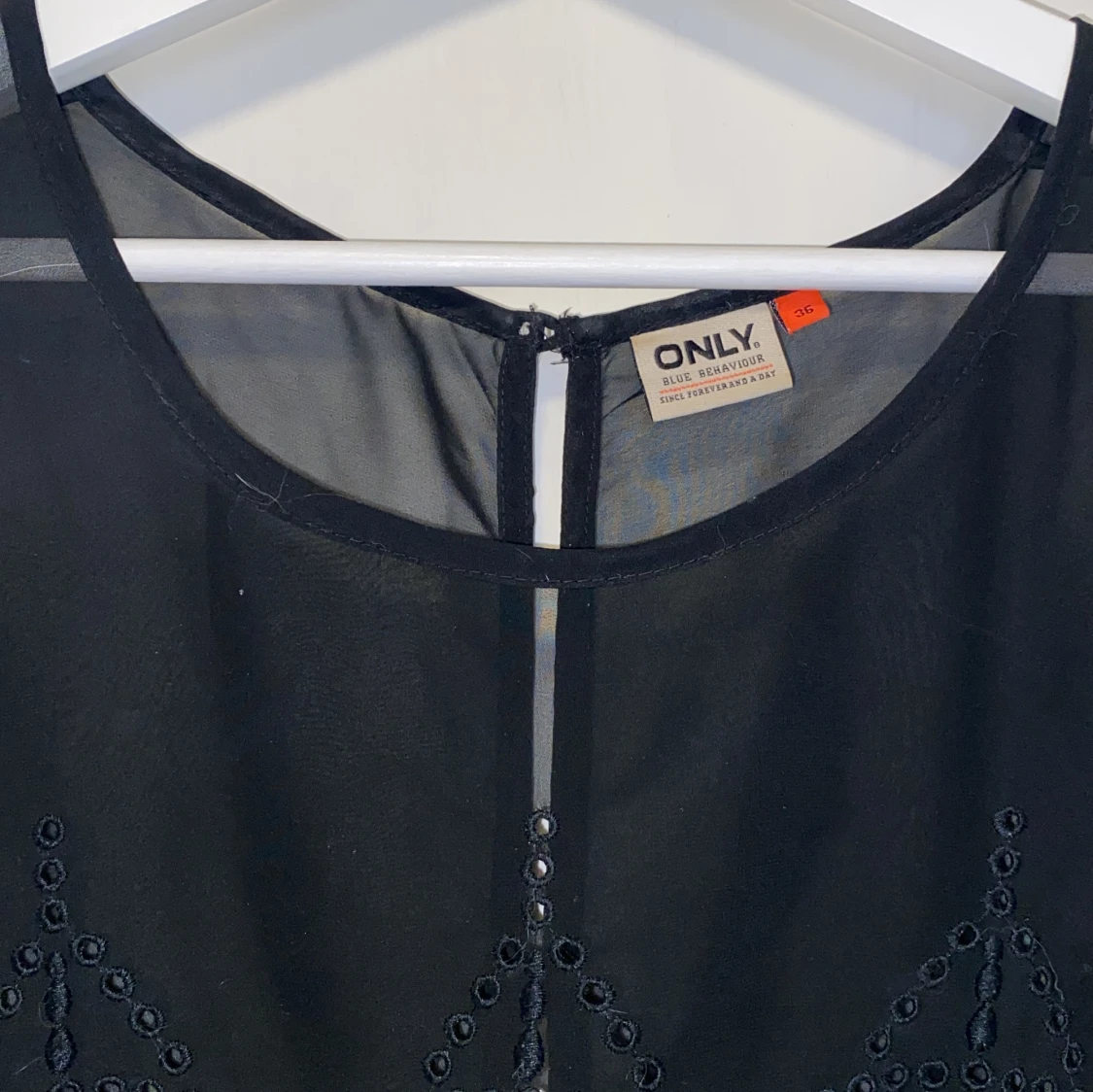 Svart topp från ONLY - 1