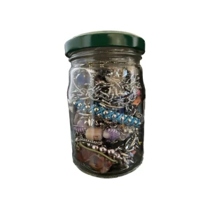 Mystery smycken!  - Olika smycken med olika kvalitet. Observera att du köper utan att se innehållet, det är burken på bilden du får samt innehållet. Burken är ca 10cm hög⭐️