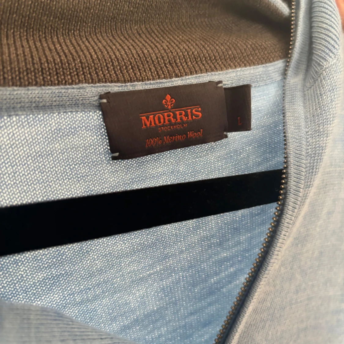 Ljusblå merinoullströja med dragkedja från Morris - 1