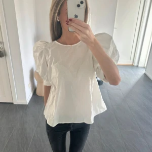 Vit blus - Söt vit blus från hm, storlek S❤️❤️