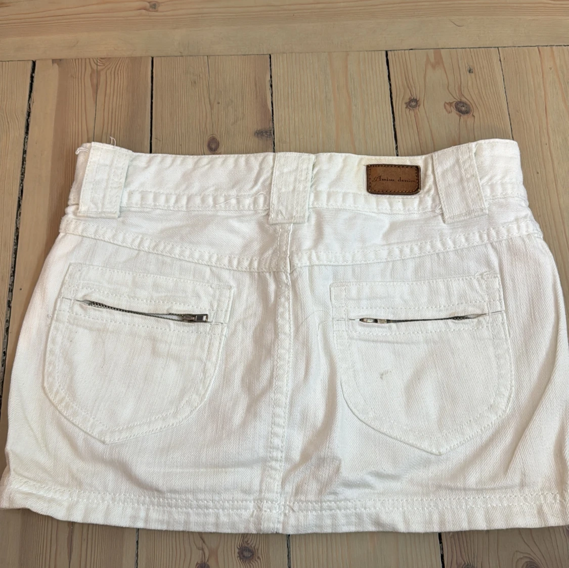 Vit jeanskjol med fickor - 3