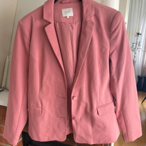 Lax rosa kavaj i strl xl - Använd en gång… mkt fint skick 