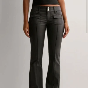 Skinnbyxor  - Skinnnyxor från Nelly som är slutsålda. Nästan aldrig använt, skriv för egna bilder!!🙌🏾💕