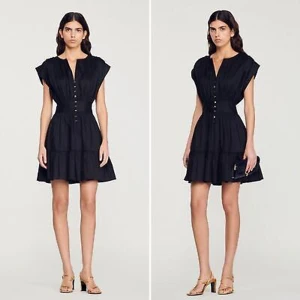 Svart kortklänning från Sandro - Supersnygg svart klänning från Sandro med guldknappar, är tyvärr för liten för mig annars hade jag behållt den. Storlek S🫶🏽