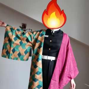 Demon Slayer giyu cosplay - Giyu cosplay från doki doki, använd en gång, köp för 900 säljer för 760