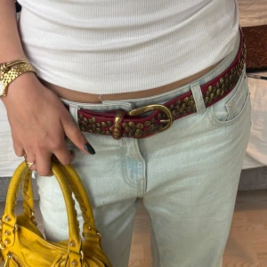 Äkta läder skärp - Jättefint läderskärp o toppen kvalitet med alla nitar kvar❤️