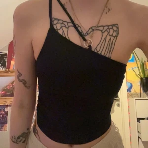 Weekday Topp - sparsamt använd 