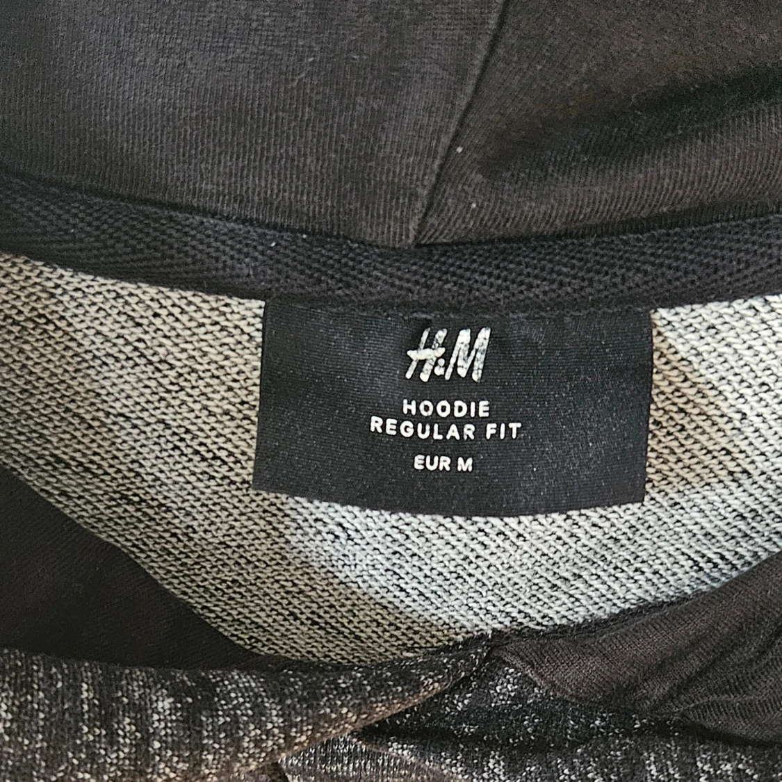 Mörkgrå hoodie från H&M - 2