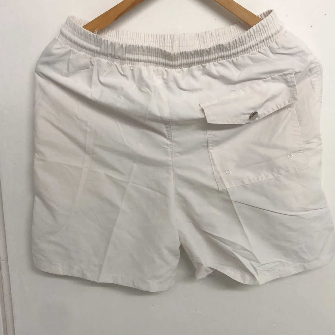 Vita shorts från Moncler med dragsko - 1