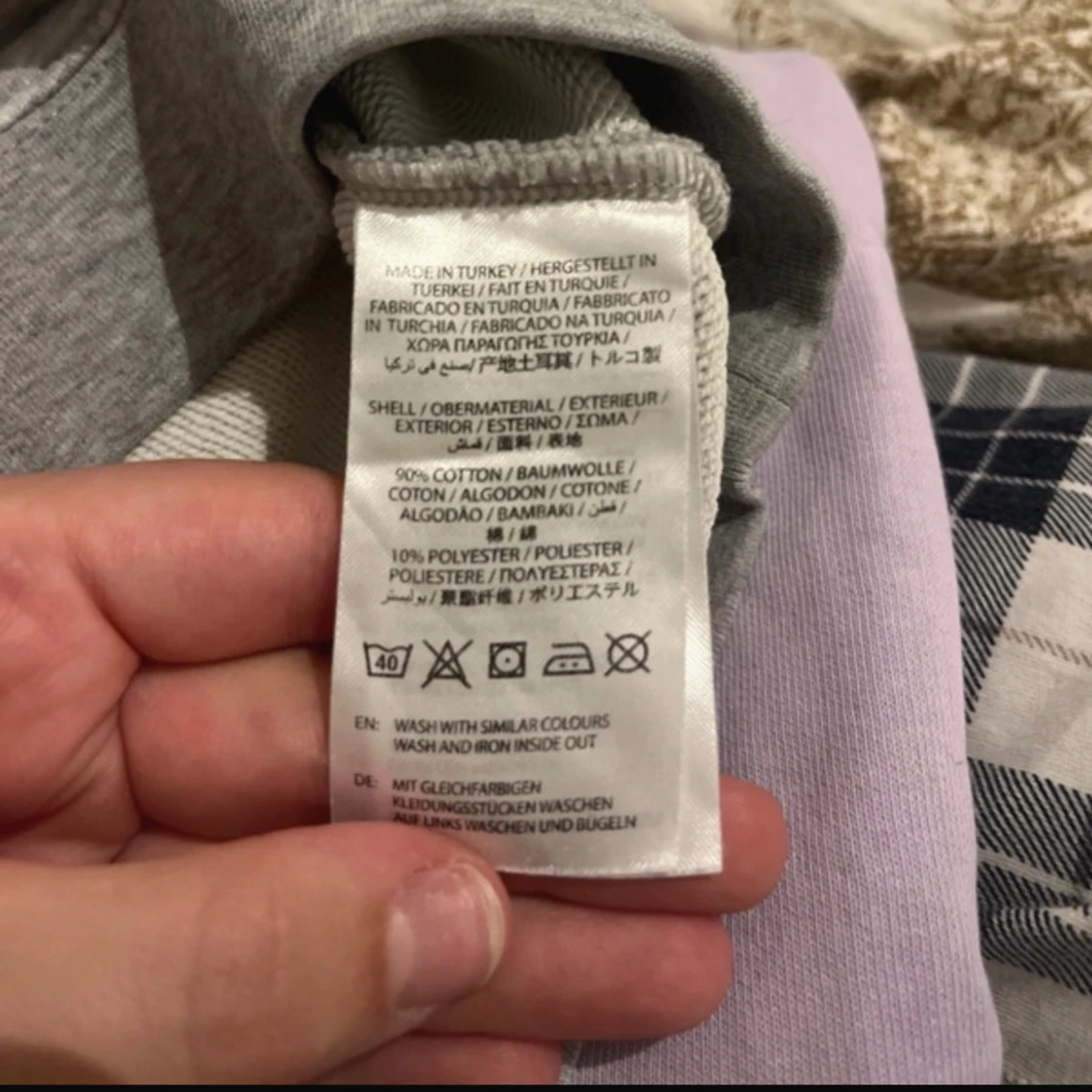 Grå sweatshirt från GANT med broderad logga - 3