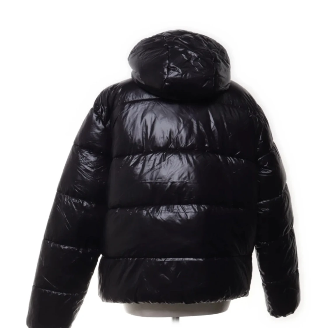 Svart pufferjacka med huva - 1