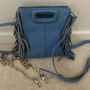 Majeväska - Den minsta majeväskan. Är använd men väldigt fint skick. Passar perfekt nu till våren och sommaren! Priset kan diskuteras💞💞💞