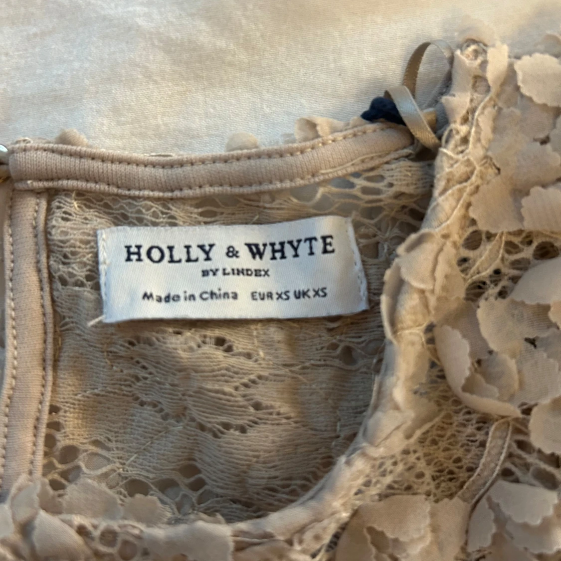 Beige blommig blus - 2