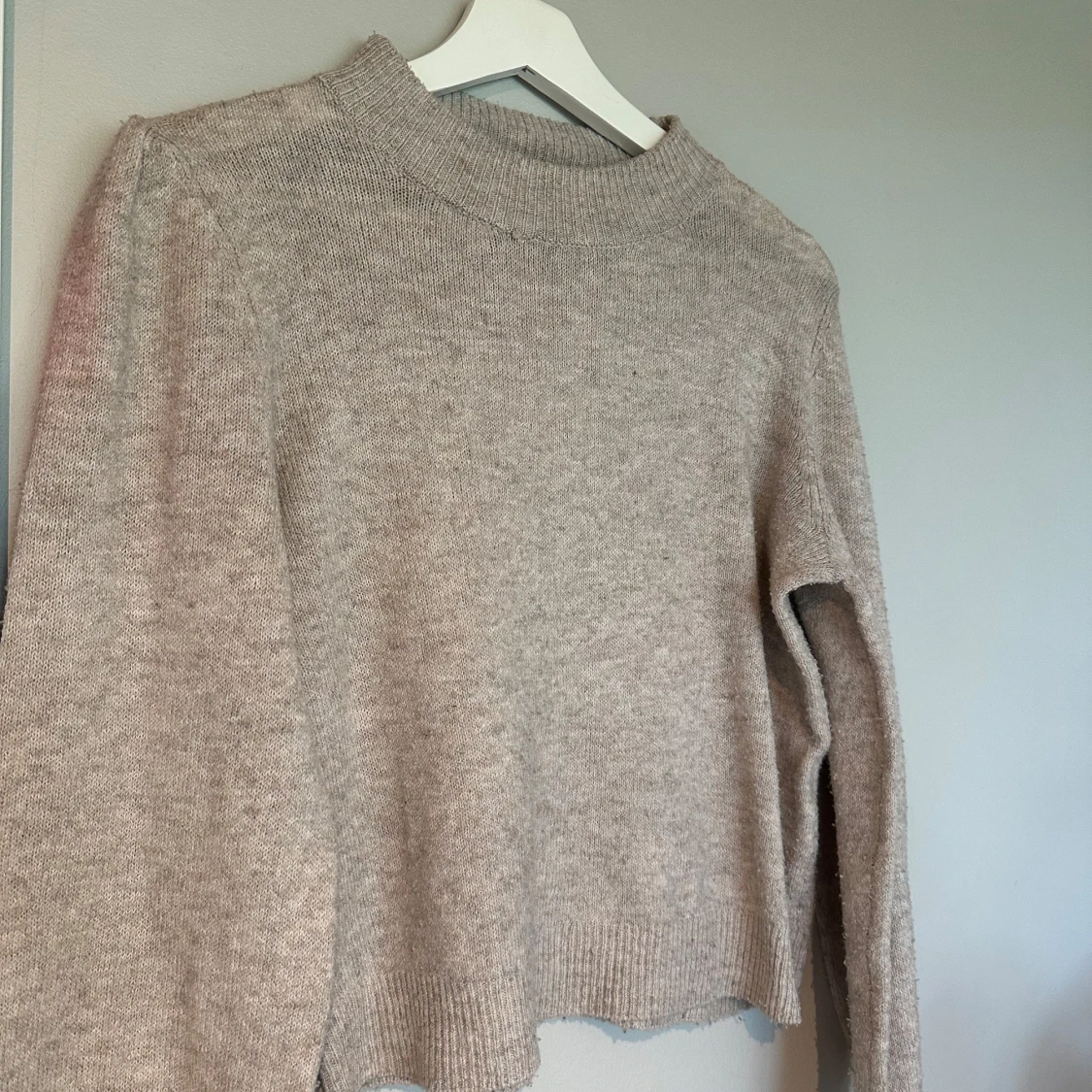 Beige stickad tröja från JDY