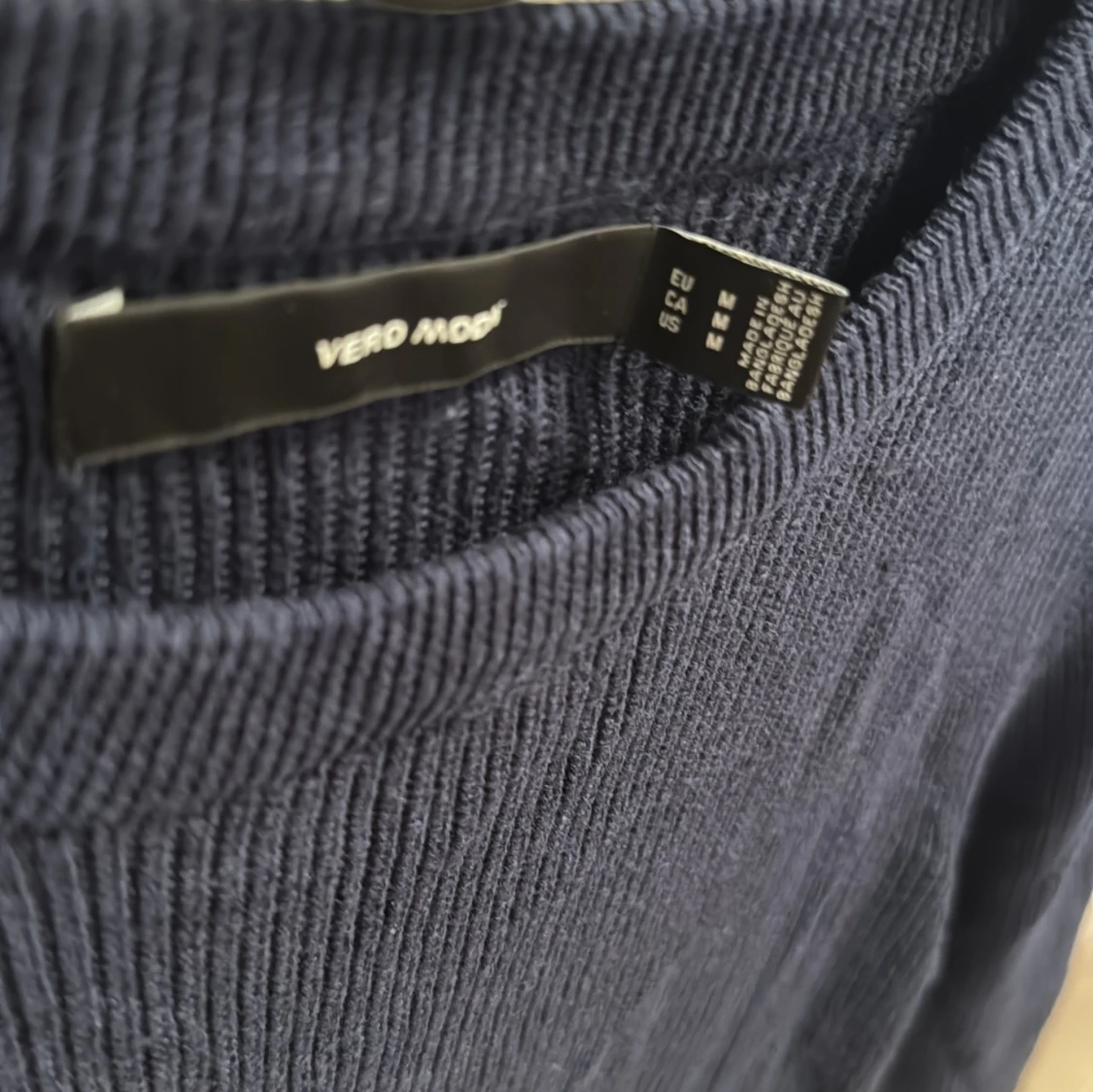 Mörkblå stickad tröja Vero Moda - 2