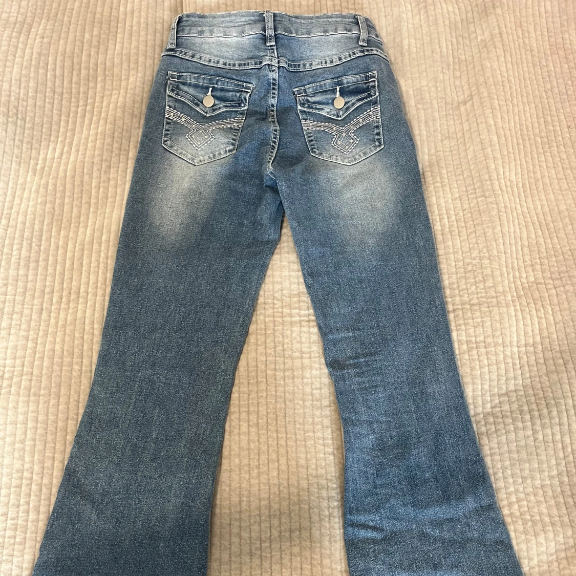 Blå bootcut jeans  - 1