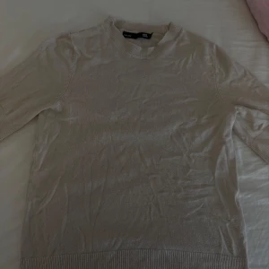 stickad t-shirt  - tröja från lager 157, mjukt material. perfekt till hösten.