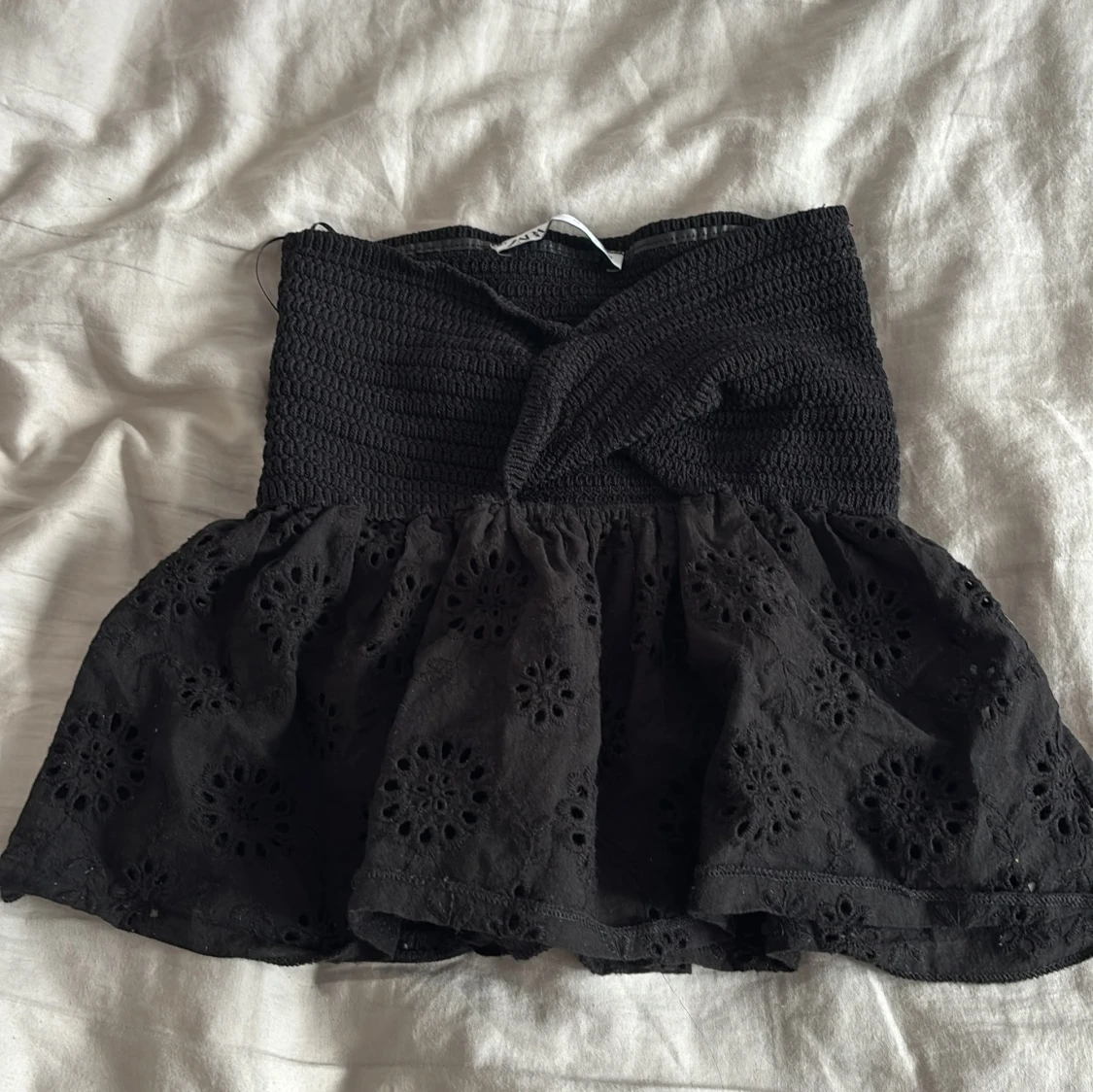 Svart broderad bandeau tubtopp ZARA