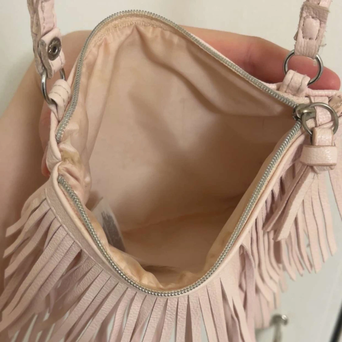 Ljusrosa axelväska med fransar - 4