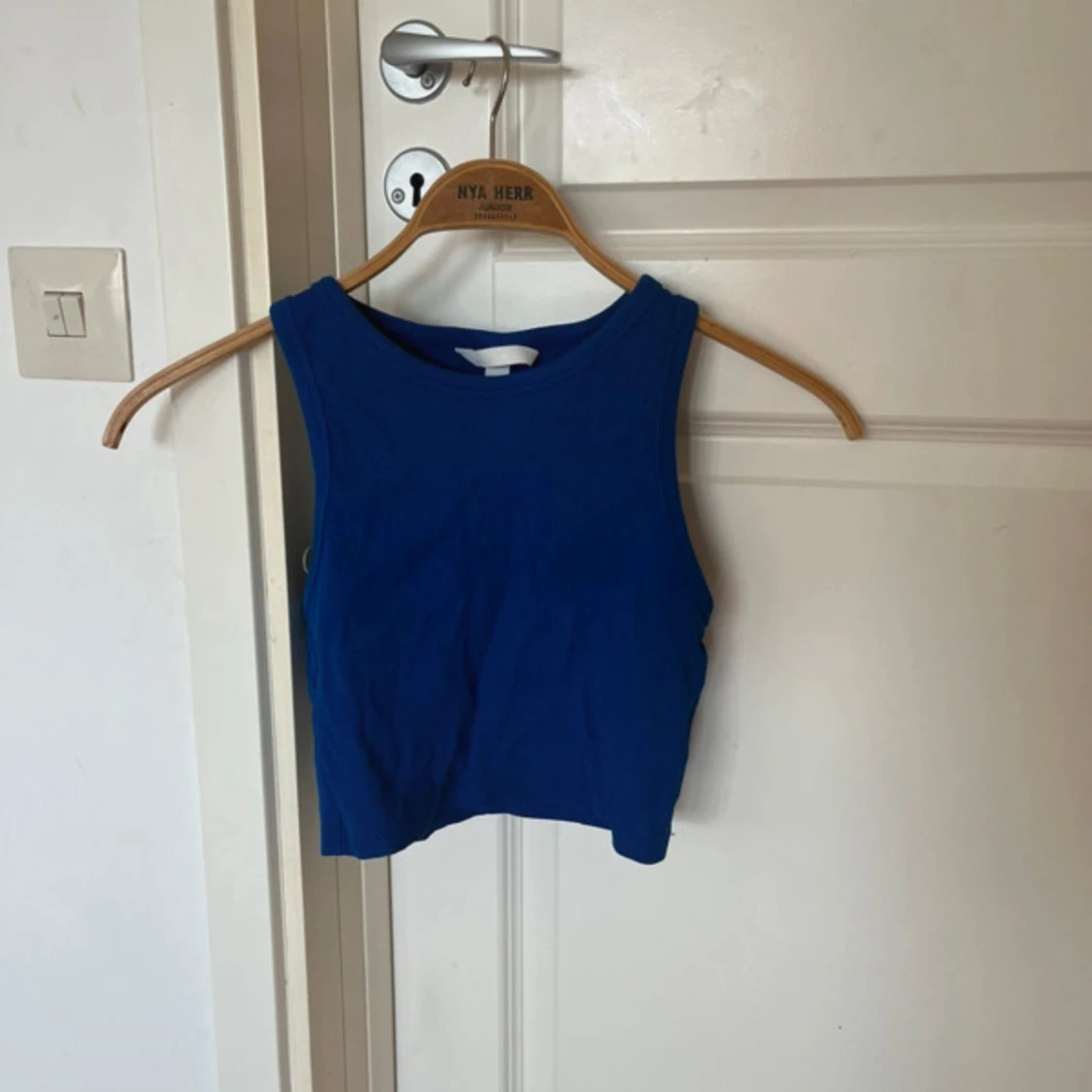 Blå croppad linnetopp