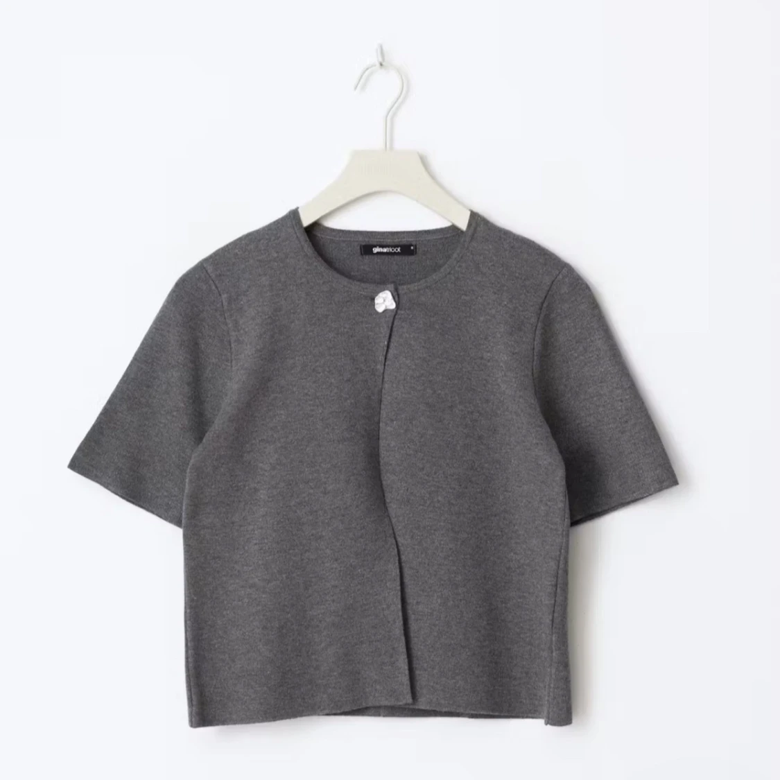 grå kofta från Gina 