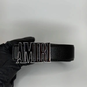 A bälte svart silver spänne - Helt ny, finns fler modeller, färger och märken i vår profil! Frakt: 1-3 arbetsdagar