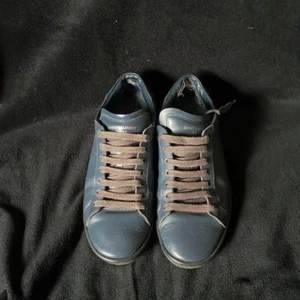Blåa Saint Laurent Sneakers - Blåa Saint Laurents i storlek 41 | Pris: 1599 | Skick: 8.5 / 10 | Nypris: ~ 3000 | Tveka inte att höra av dig om du  har funderingar!