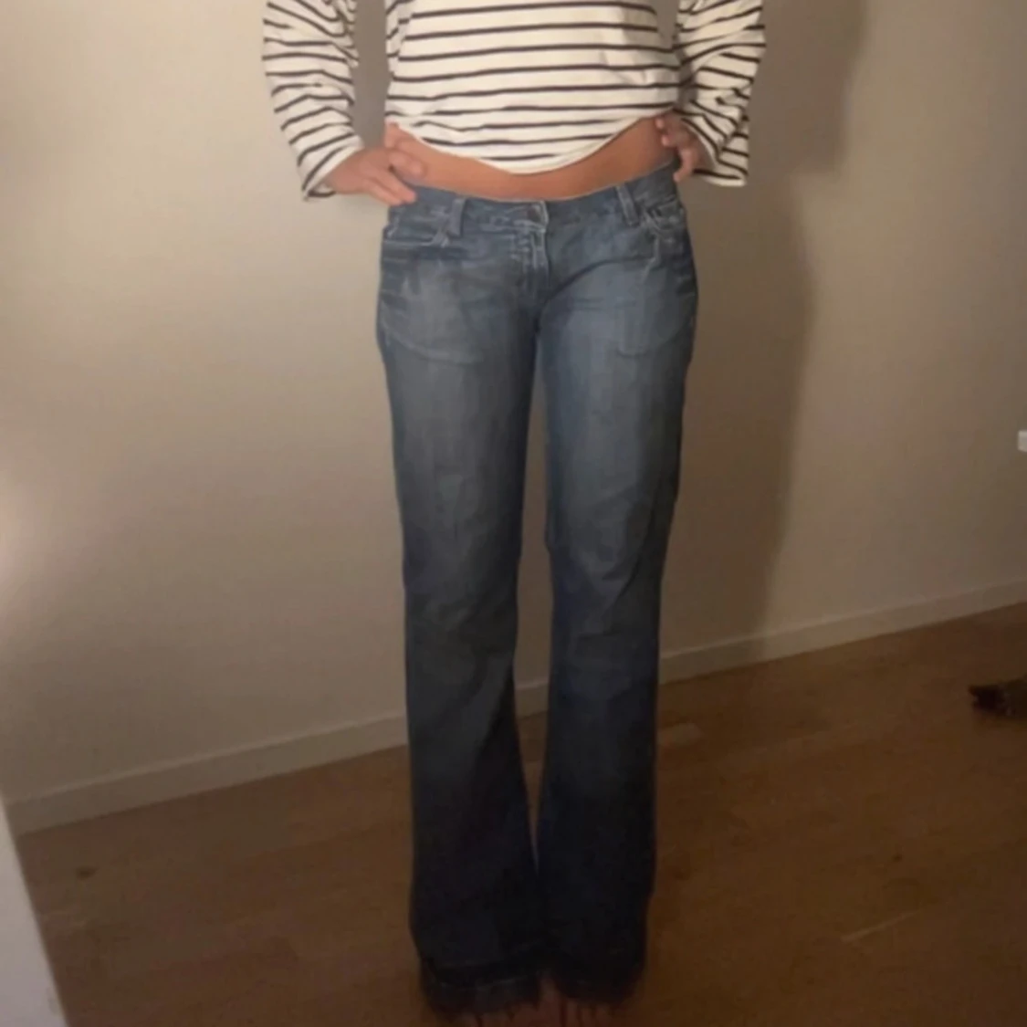 Blå bootcut jeans med låg midja - 1