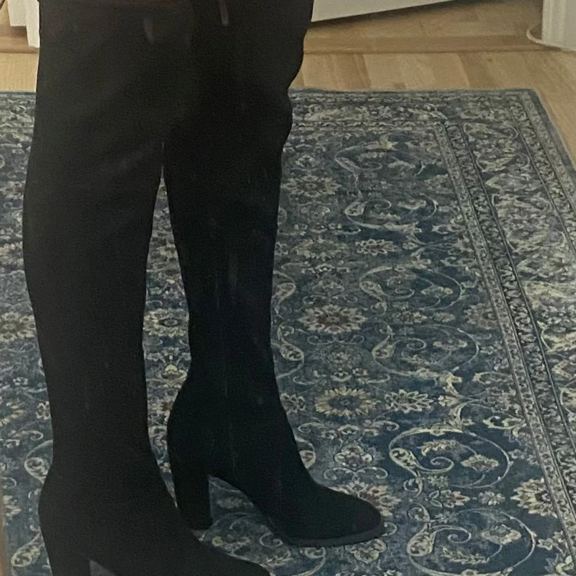 Svarta overknee stövlar med klack - 2