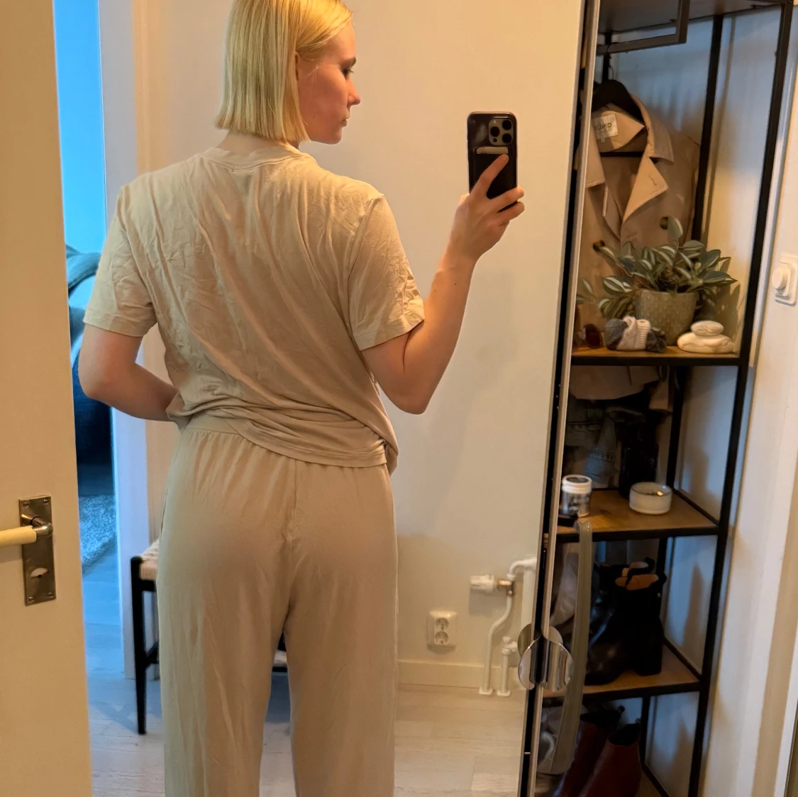 Beige mjukis/pyjamas t-shirt från SKIMS - 2