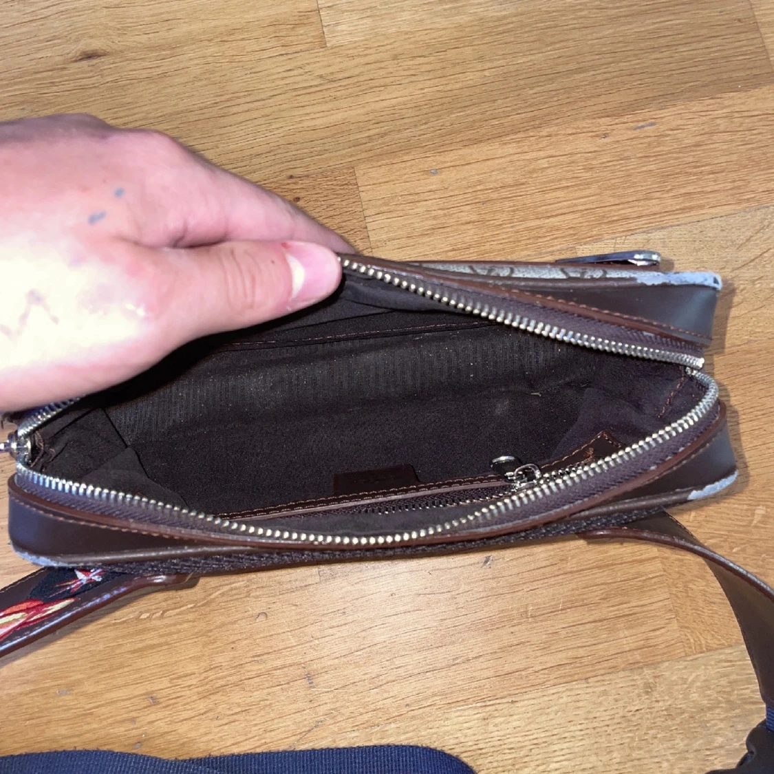  axelväska med tryck och dragkedja - 2