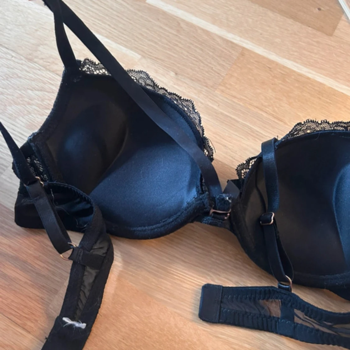 Svart spetsig korsett-topp med detaljer - 2