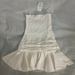 Ny zara klänning - Ny klänning från Zara
