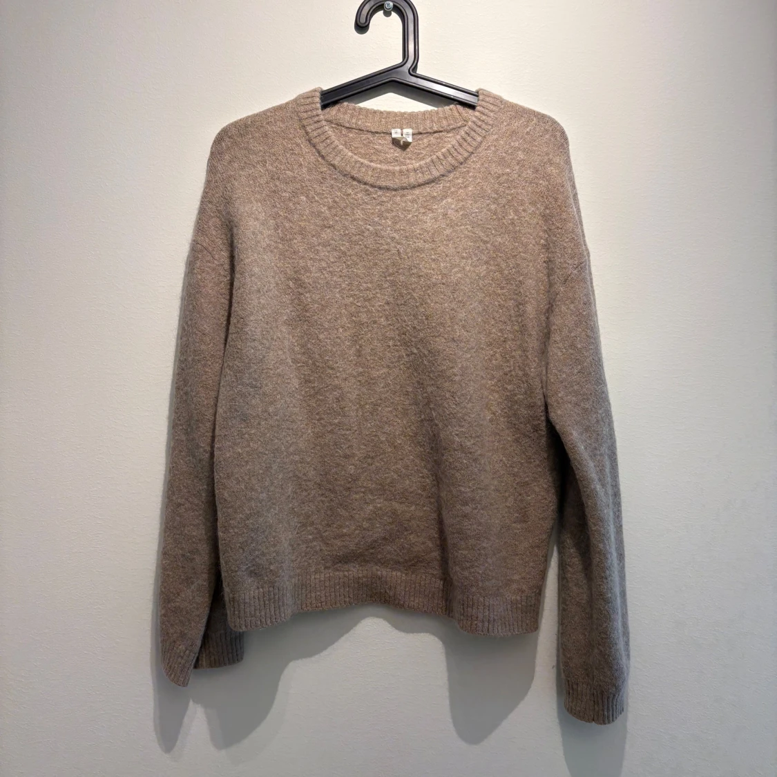 Beige stickad tröja från Uniqlo XS