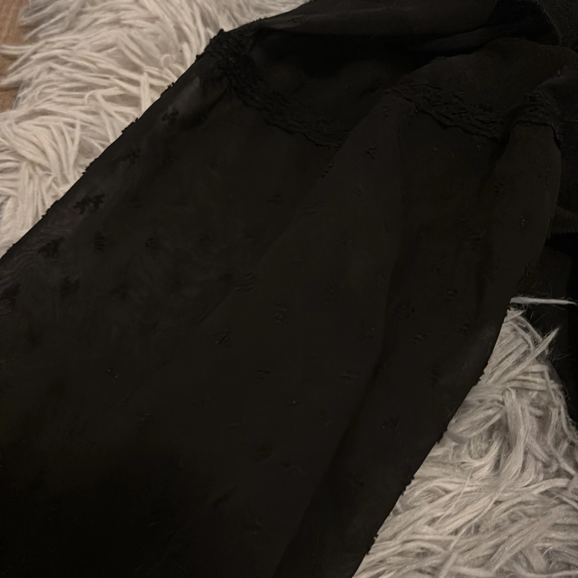 En svart blus ifrån Gina tricot - 3