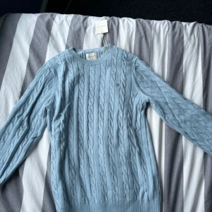 Tröja  - Säljer då den inte kommer till användning, helt ny med pris lapp 