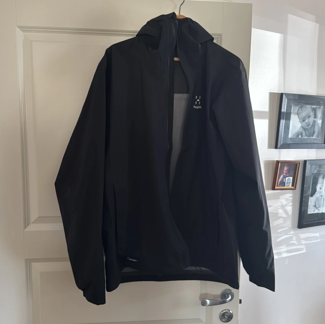 Svart vindjacka från Haglöfs