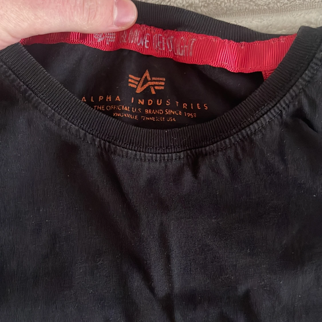 Svart t-shirt från Alpha Industries endast för 130 kr  - 2
