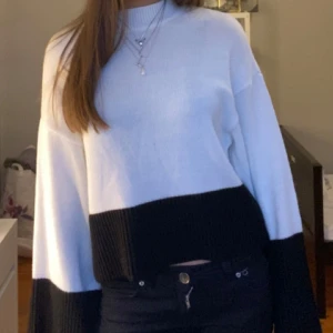 Tröja - Såå cool tröja från na-kd 🥰🥰 knappt använd! Wowww