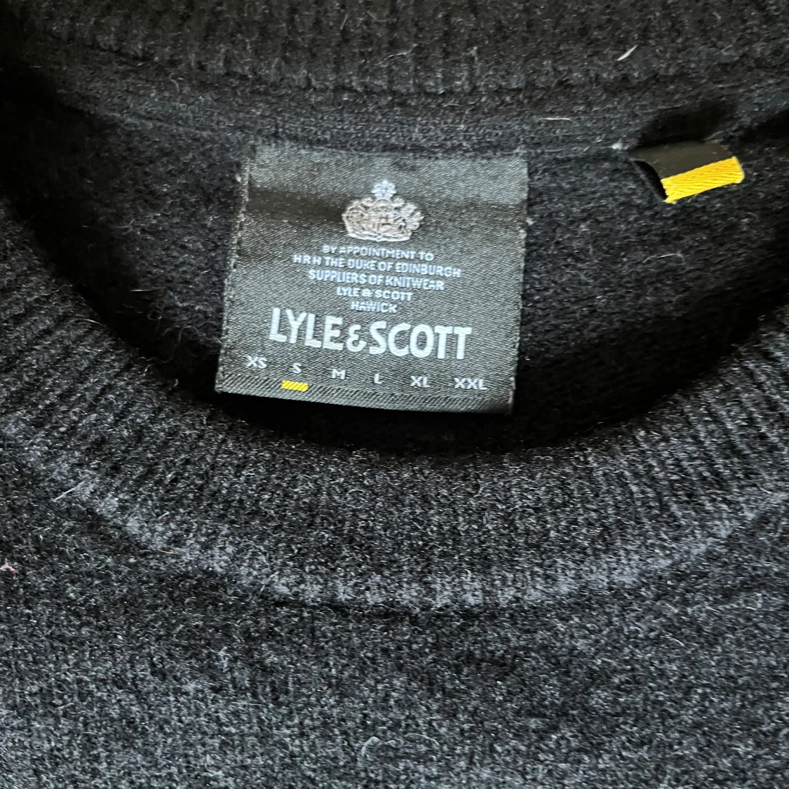 Svart tröja från Lyle & Scott - 2