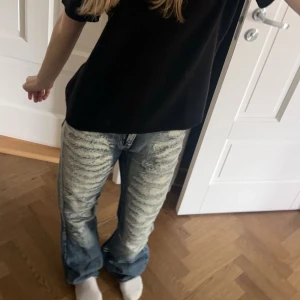 Jaded London Blå bootcut jeans  - Snygga blå bootcut jeans med unikt mönster som ger en cool look. Så coola och annorlunda!!