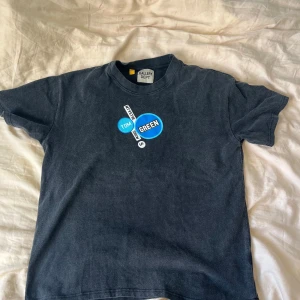 Svart t-shirt från Gallery Dept.  - Gallery Dept t shirt med fram och bak tryck