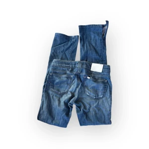 Lee jeans - Säljer billigt då de är uppsprättade lägst ned