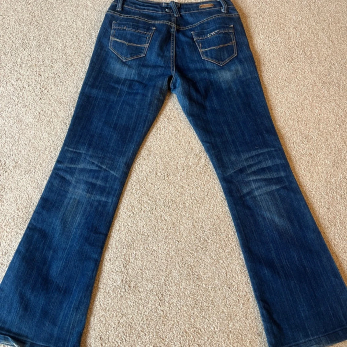 Blå bootcut jeans från Cherly - 1
