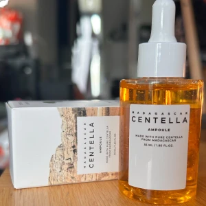 Madagascar Centella ampoule serum! - Madagascar Centella ampoule serum. Made with pure centella from Madagascar. 55 ml. Ny med kartong.