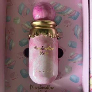 Marshmallow Blush, Paris Corner - Säljer min Marshmallow Blush parfym från Paris Corner. Har endast testat den och förpackningen kommer även med. Perfekt för den som gillar söta dofter💞