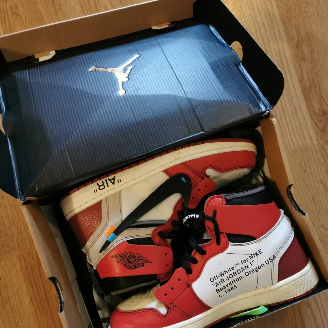 Nike Air Jordan Off-White Chicago  - 4